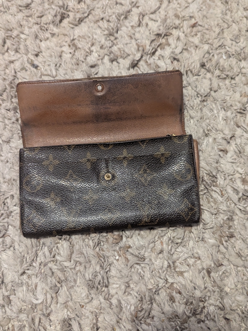 LV Monogrammed Set ( Heavily Damaged/Require Repair) Only $60 - Picture 7 of 11